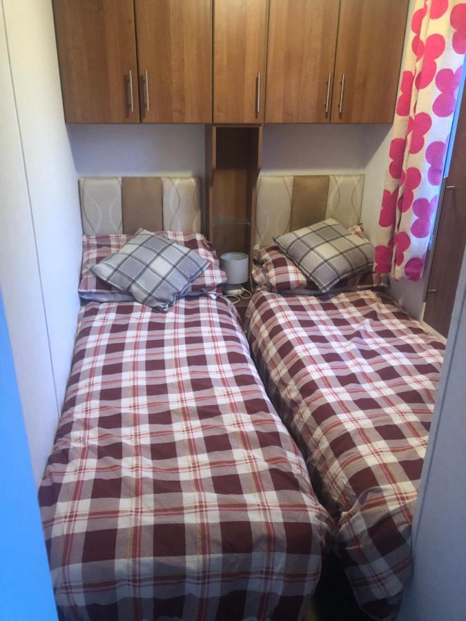 First Steps Caravan Rentals Сандаун Екстериор снимка