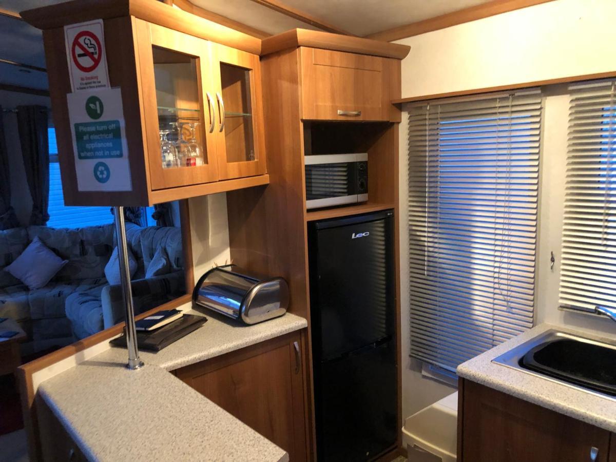 First Steps Caravan Rentals Сандаун Екстериор снимка