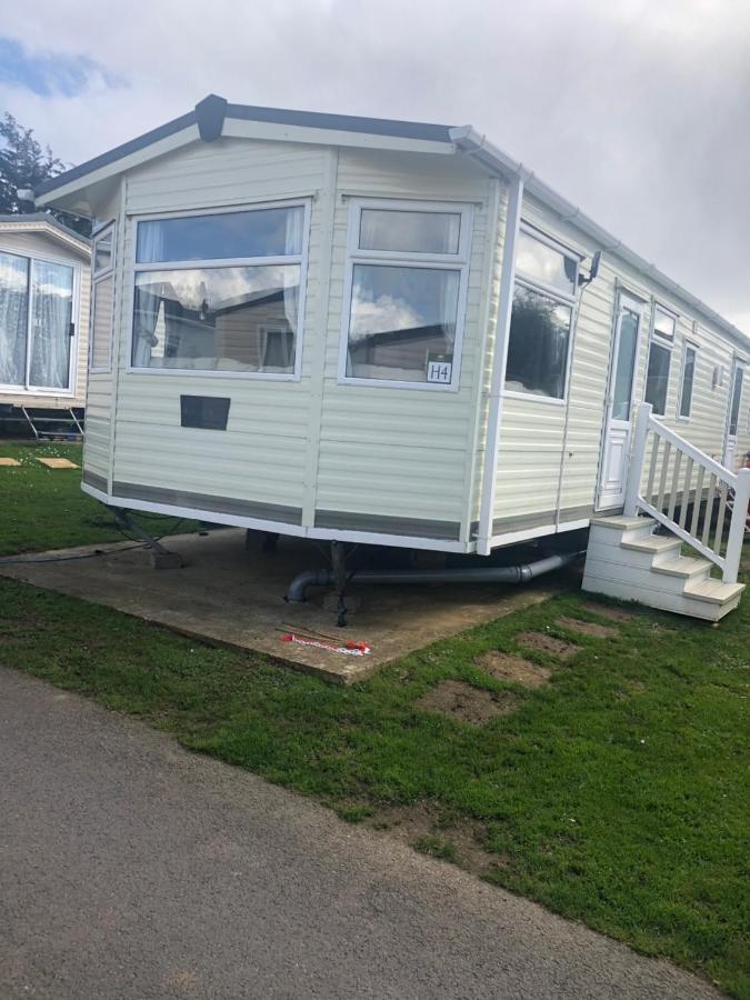 First Steps Caravan Rentals Сандаун Екстериор снимка