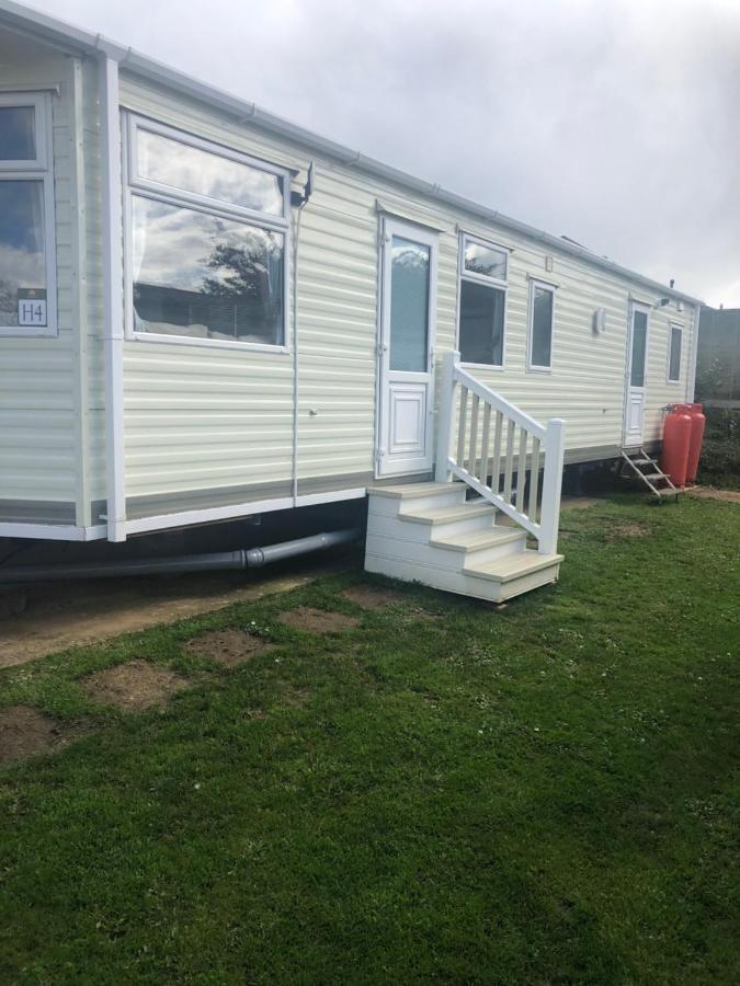 First Steps Caravan Rentals Сандаун Екстериор снимка