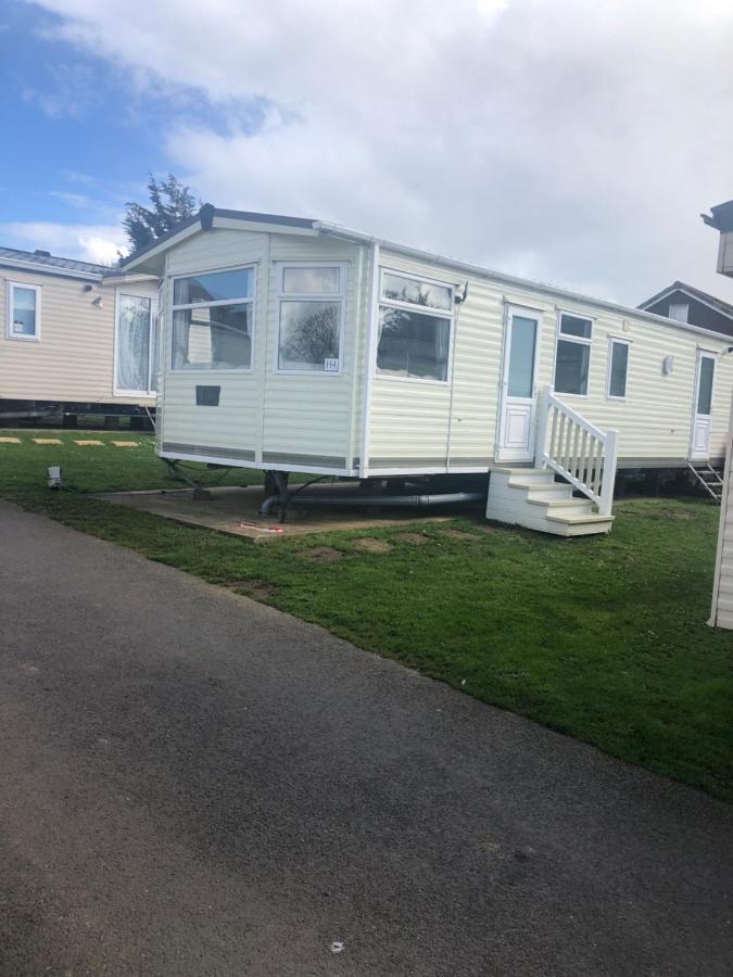 First Steps Caravan Rentals Сандаун Екстериор снимка